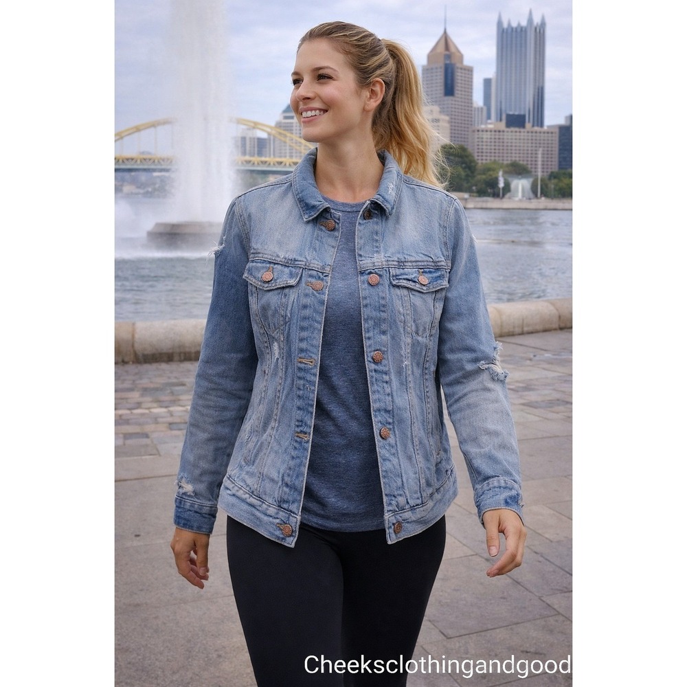 Madewell Distressed Denim Trucker Jacket Light Wash Cotton Womens size SMALL